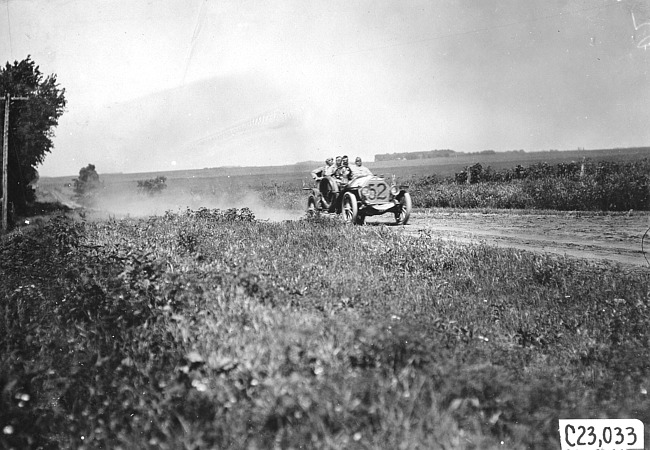 Car #52 on a dirt-paved road in Iowa, at the 1909 Glidden Tour