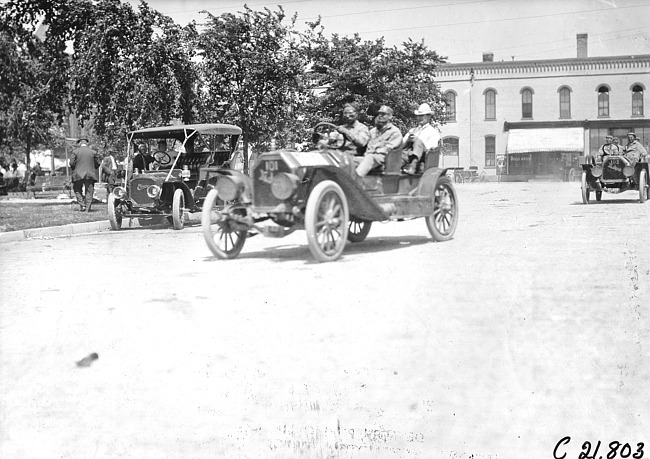 C.H. Van Dervoort in Moline car #101 at Ft. Dodge, Iowa at the 1909 Glidden Tour