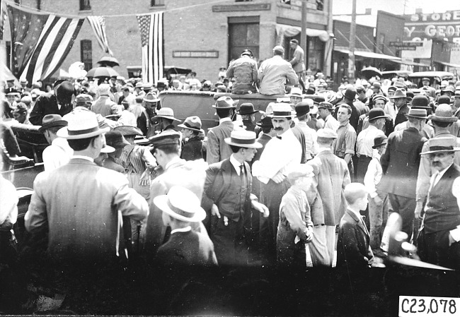 Glidden tourists checking in at Fort Dodge, Iowa at the 1909 Glidden Tour