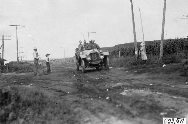 Pierce-Arrow car #8 cheered by the Kelley twins near Chapman, Neb., at the 1909 Glidden Tour