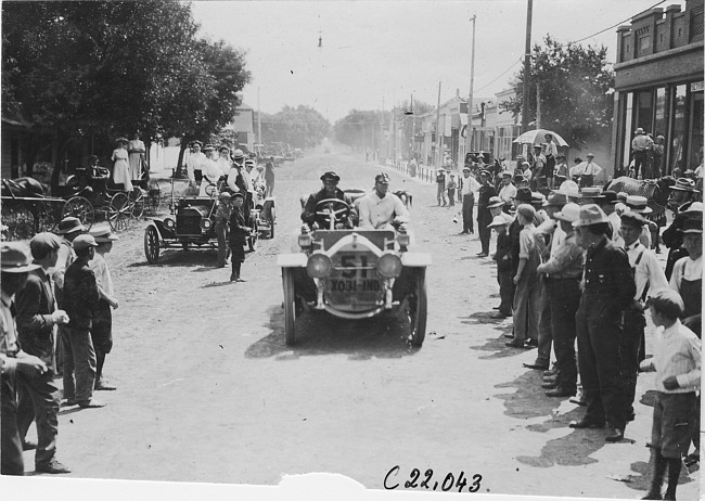 American Simplex car arrives in Kearney, Neb., at 1909 Glidden Tour