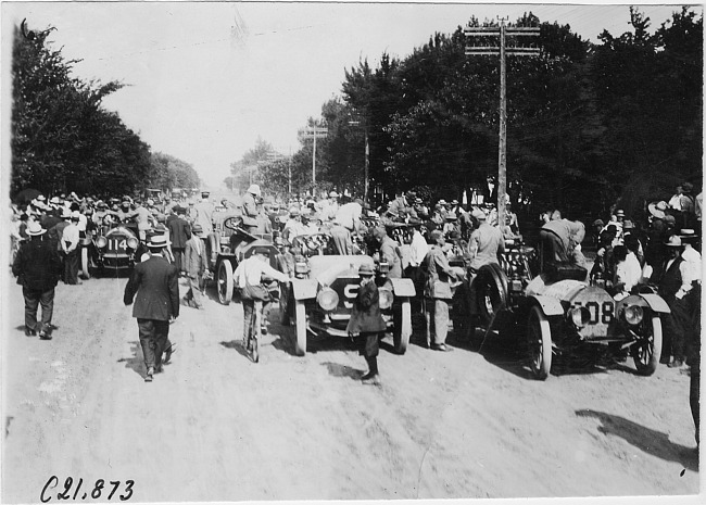 Glidden tourists checking in at Kearney, Neb., at 1909 Glidden Tour