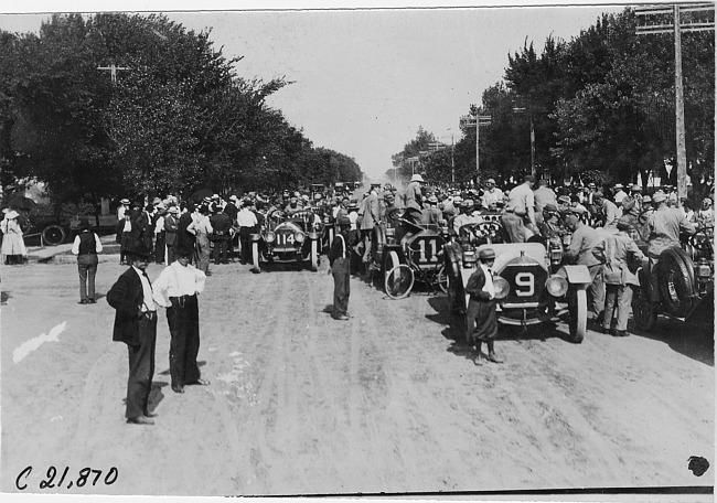 Glidden tourists checking in at Kearney, Neb., at 1909 Glidden Tour