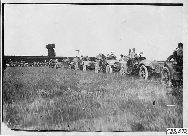 Glidden tourists leaving railroad station in Kearney, Neb., at 1909 Glidden Tour
