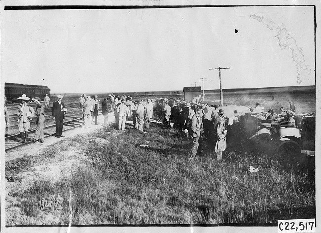 Glidden tourists preparing to leave railroad station in Kearney, Neb., at 1909 Glidden Tour