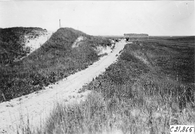 Road with quicksand near Sutherland, Neb., at the 1909 Glidden Tour