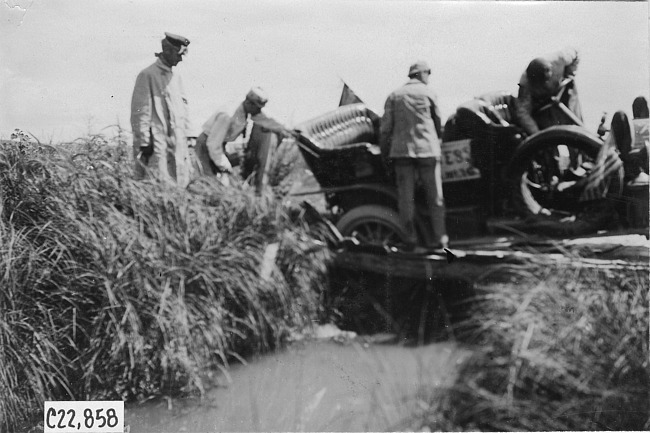 Participant on the prairie in Neb., at the 1909 Glidden Tour