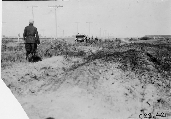 Participants on the prairie at the 1909 Glidden Tour