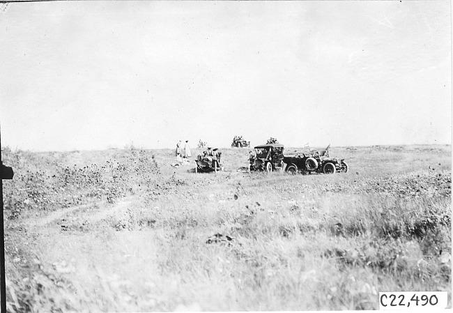 Glidden tourist vehicles on the Colorado prairie, at 1909 Glidden Tour