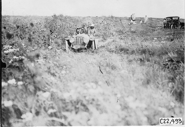 Glidden tourist vehicles on the Colorado prairie, at 1909 Glidden Tour