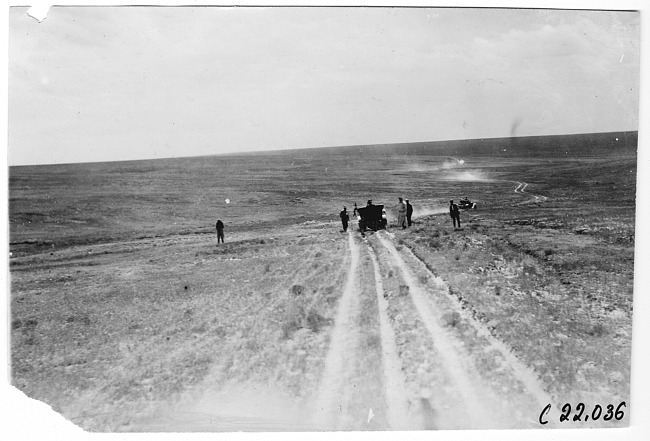 Participants on the Colorado prairie, 60 miles from Denver, at the 1909 Glidden Tour