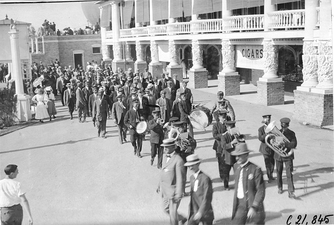Glidden tourists, led by marching band in Lakeside Park, Denver, Colo., at 1909 Glidden Tour