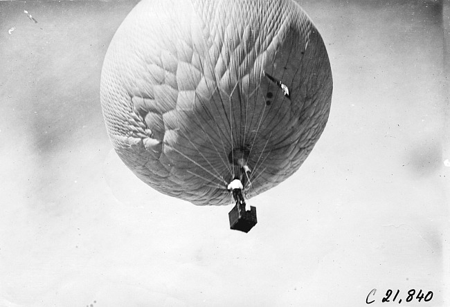Manned hot air balloon in the air above Lakeside Park, Denver, Colo., at 1909 Glidden Tour