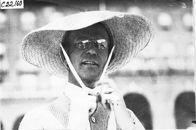 H.L. Smith in sun hat in Colorado Springs, Colo., at the 1909 Glidden Tour