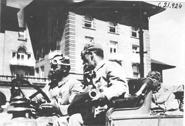 Participants of Pierce-Arrow car in Colorado Springs, Colo., at the 1909 Glidden Tour