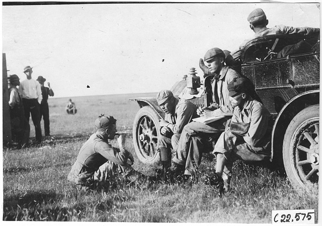 Snyder, Bartholomew and Clayborn at Oakley, Kan., at the 1909 Glidden Tour