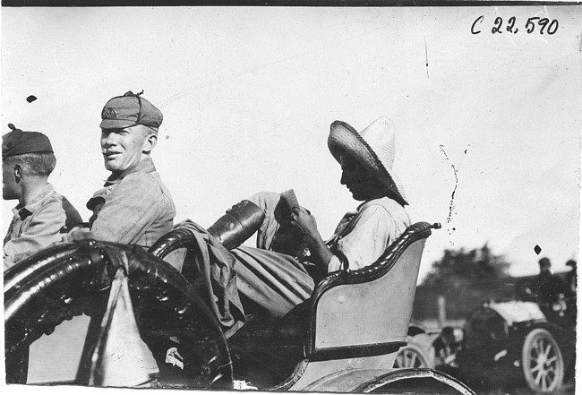 Observer from the Maxwell Company at Oakley, Kan., at the 1909 Glidden Tour