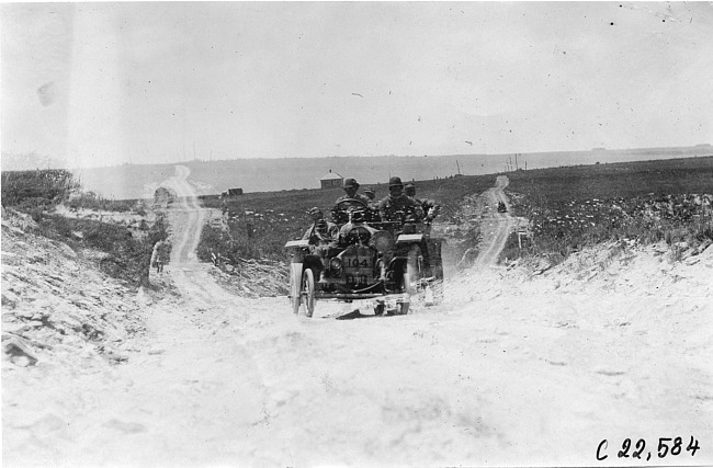 Glidden tourist vehicle on Bunker Hill in Kansas at 1909 Glidden Tour