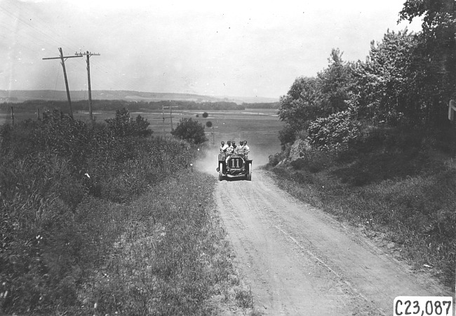 Thomas press car on rural road near Junction City, Kan., at 1909 Glidden Tour