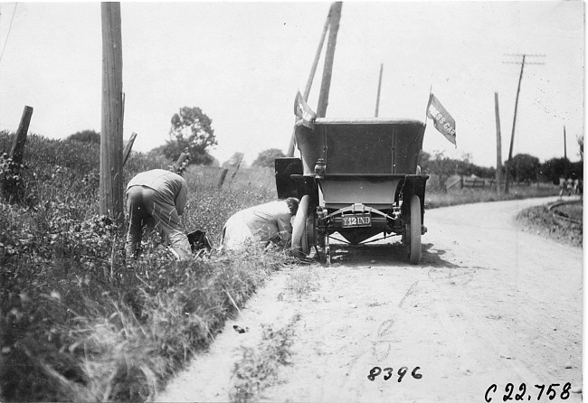 Press car stopped on side of road near Manhattan, Kan., at 1909 Glidden Tour