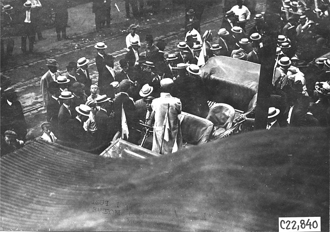 Large crowd surrounds Glidden tourist vehicle at Kansas City, Mo., at 1909 Glidden Tour