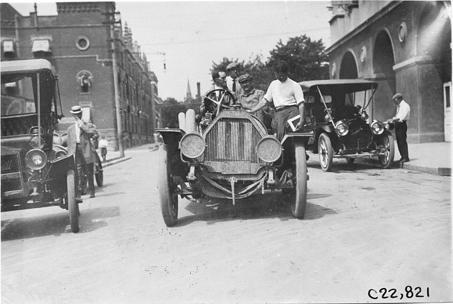 Jack Shimp in Jewell car in Kansas City, Mo., at 1909 Glidden Tour