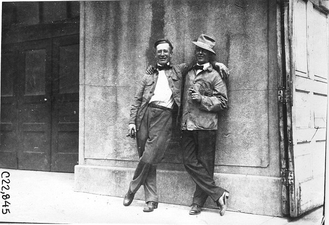 Mason twins posed together at Kansas City, Mo., at 1909 Glidden Tour