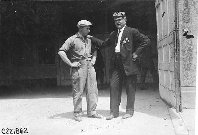 Two members of the Midland team posed together at Kansas City, Mo., at 1909 Glidden Tour