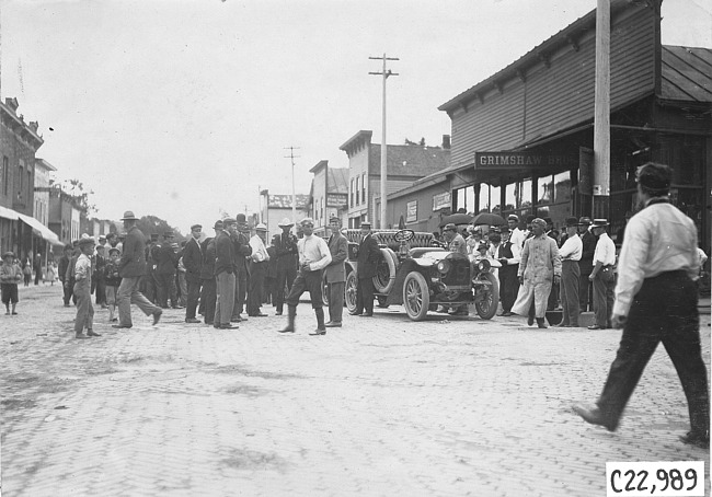 Cars checking in at South Bend, Ind., at the 1909 Glidden Tour