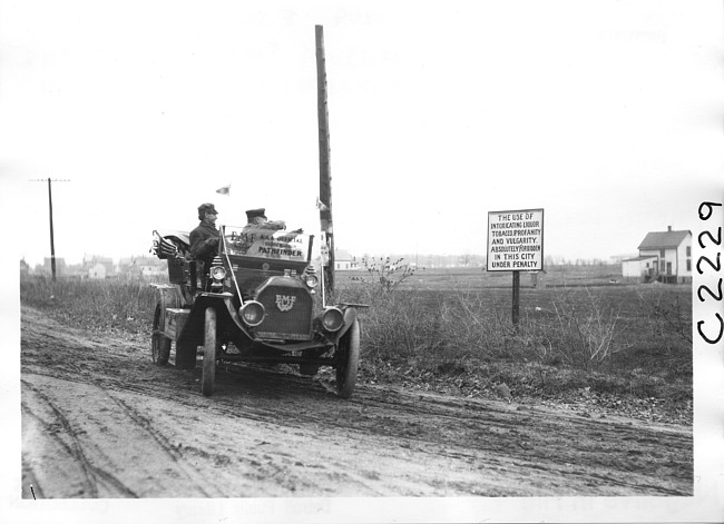 E.M.F. car stopped at sign, on pathfinder tour for 1909 Glidden Tour