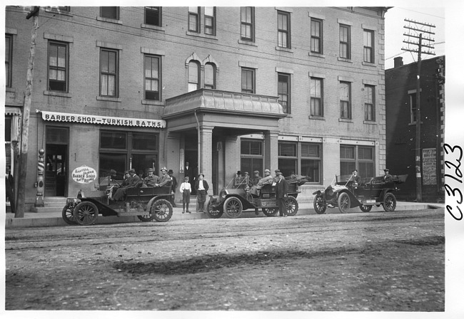 E.M.F. car in front of hotel, on pathfinder tour for 1909 Glidden Tour