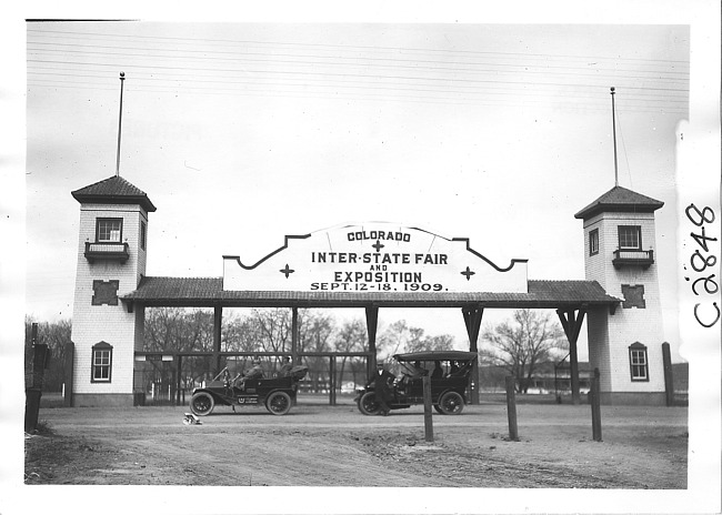 E.M.F. car parked under sign, on pathfinder tour for 1909 Glidden Tour