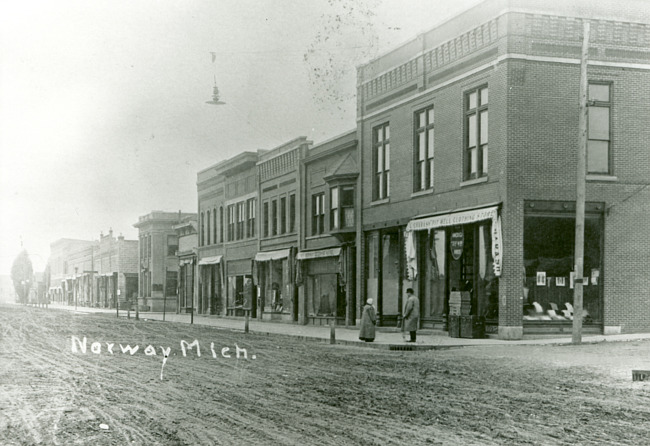 Nelson Street in Norway, Michigan